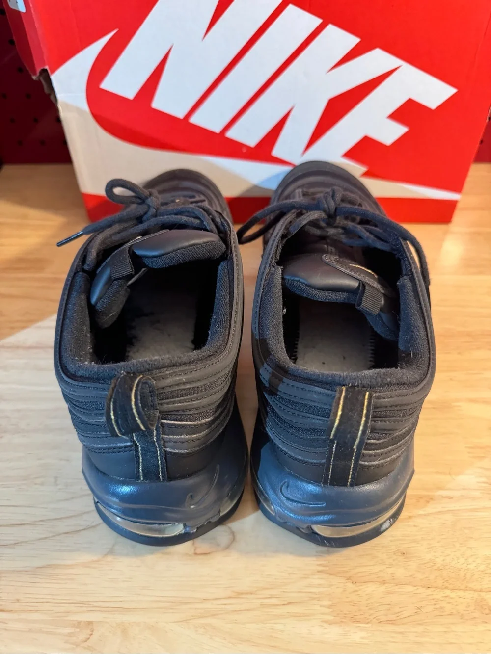 Nike Men’s Air Max 97 Black and Gold Size 10.5D